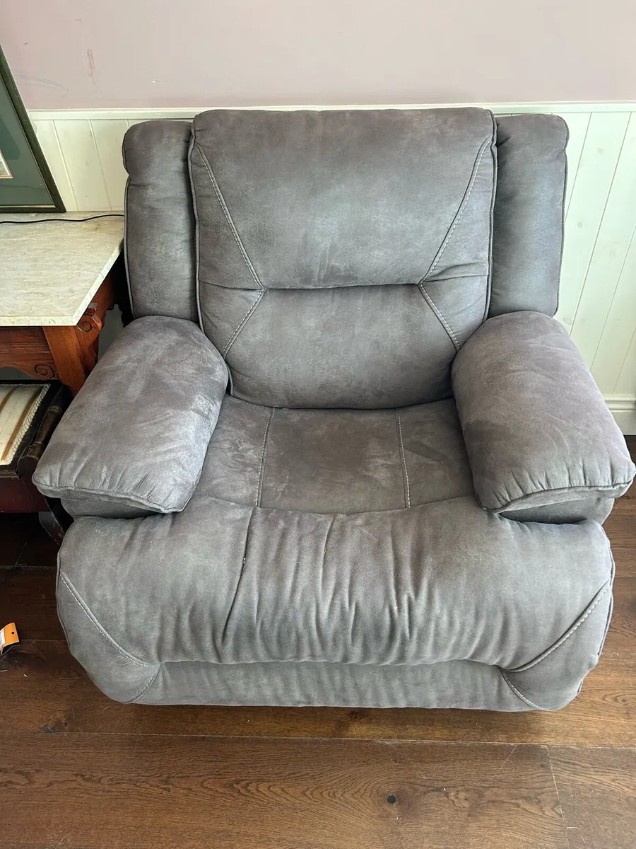 Recliner chair - Image 2