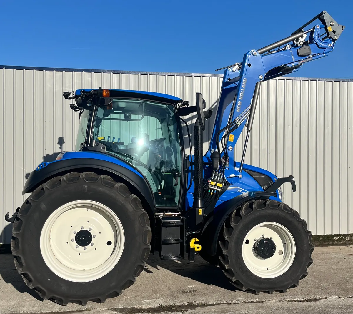 EX DEMO NEW HOLLAND T5.140 60 HOURS - Image 2