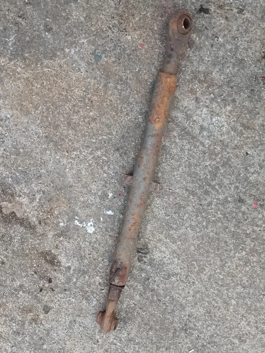 Vintage Massey Ferguson T20 top link - Image 1