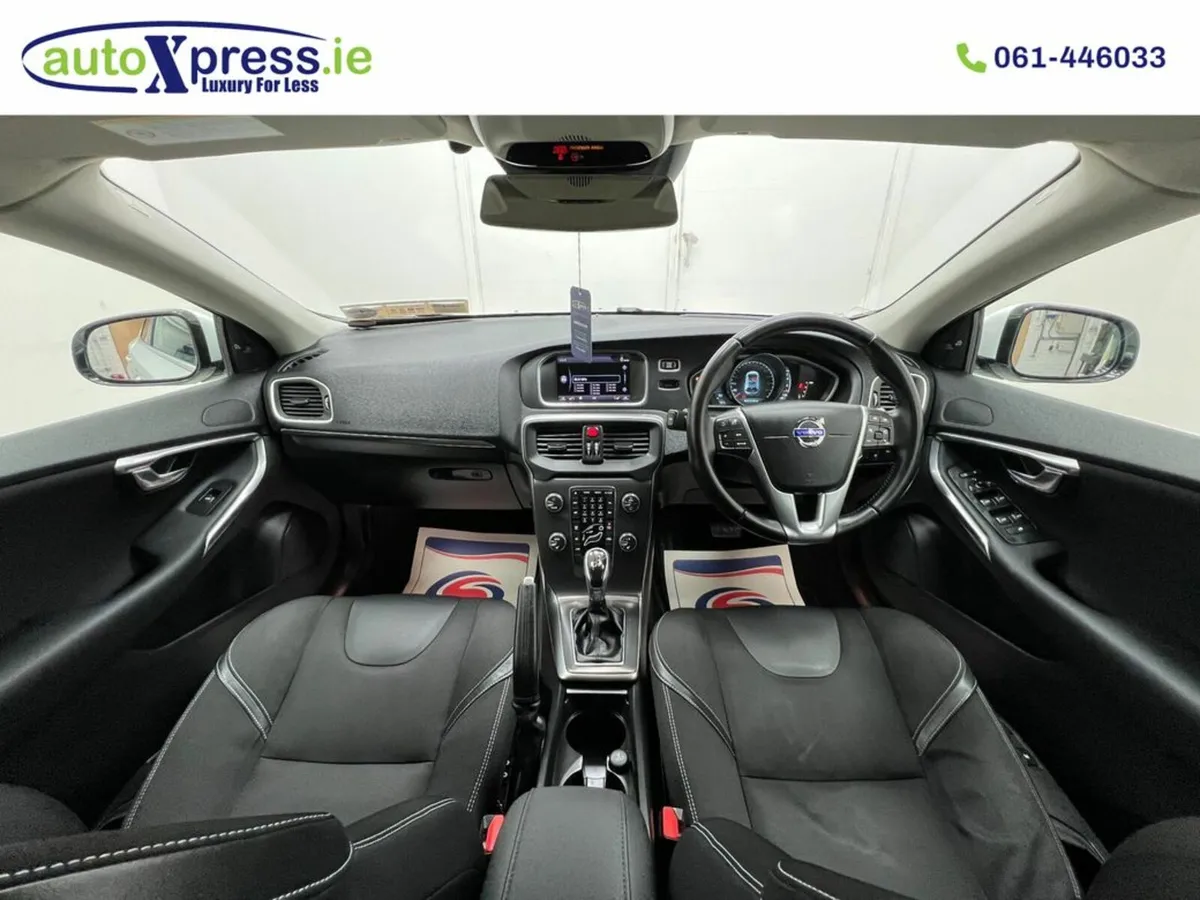 Volvo V40 Automatic, reversing camera - Image 2