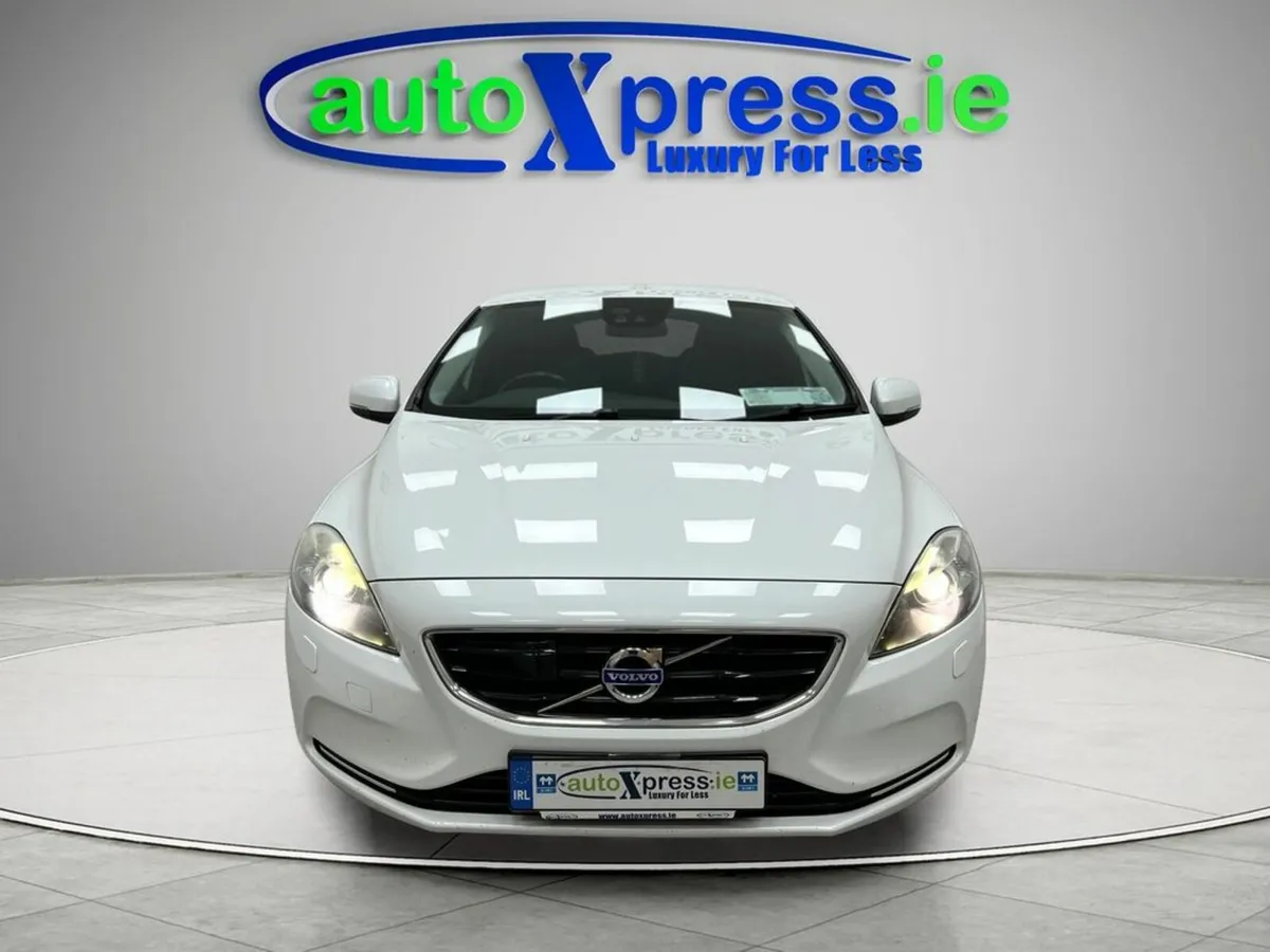 Volvo V40 Automatic, reversing camera - Image 3