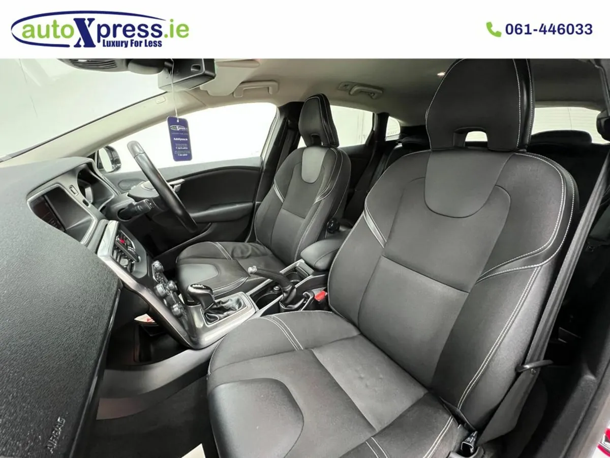 Volvo V40 Automatic, reversing camera - Image 4