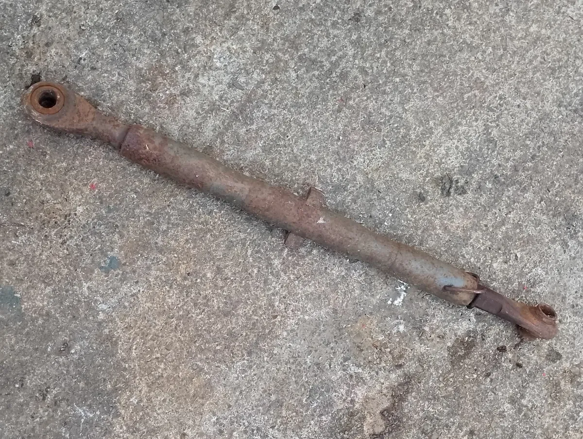 Vintage Massey Ferguson T20 top link - Image 2