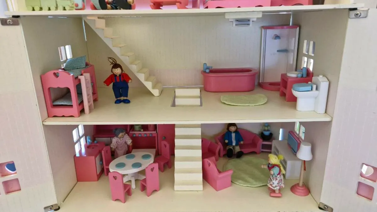Rosebud Wooden Dolls House - Image 3