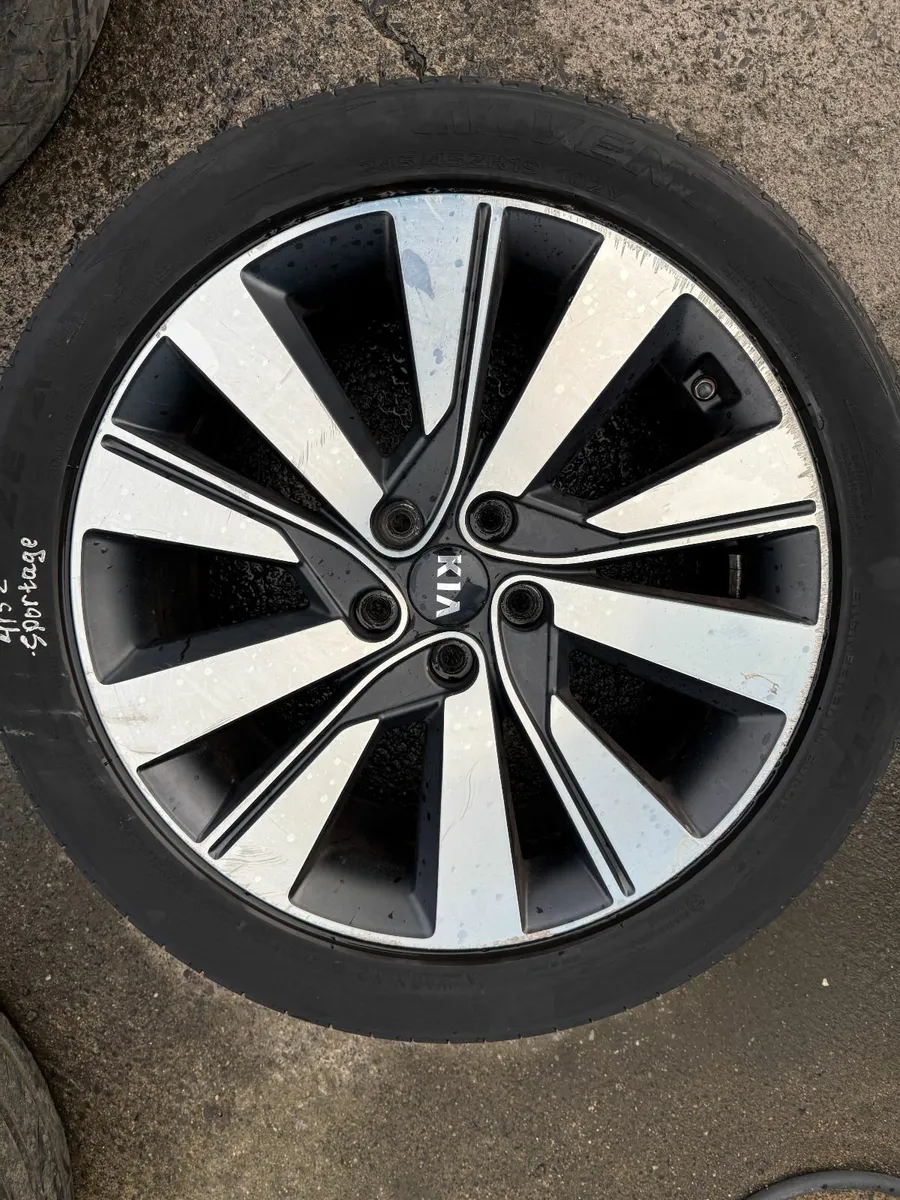 KIA SPORTAGE 19” ALLOY WHEELS - Image 1