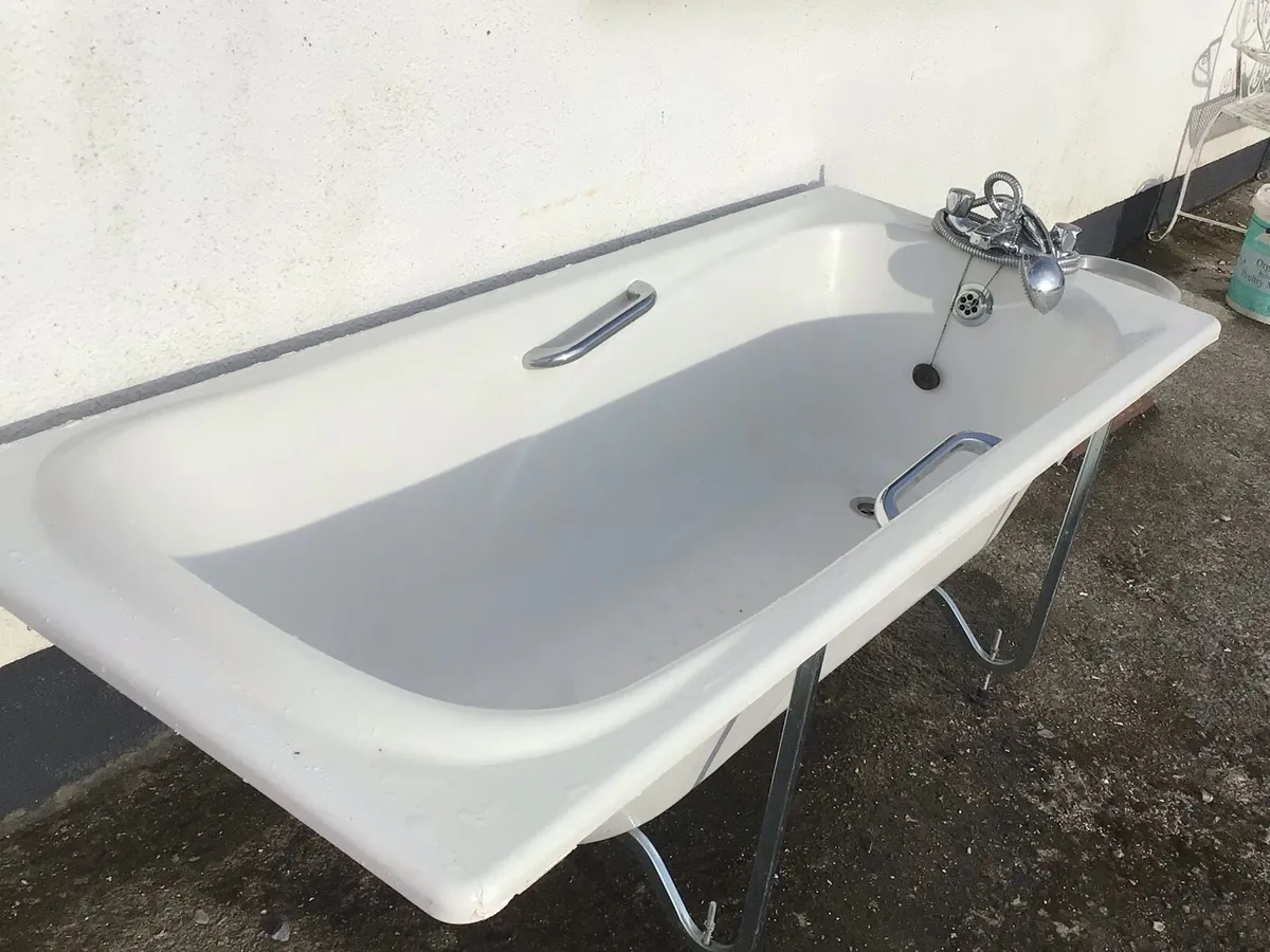 Bathroom wear - Image 2