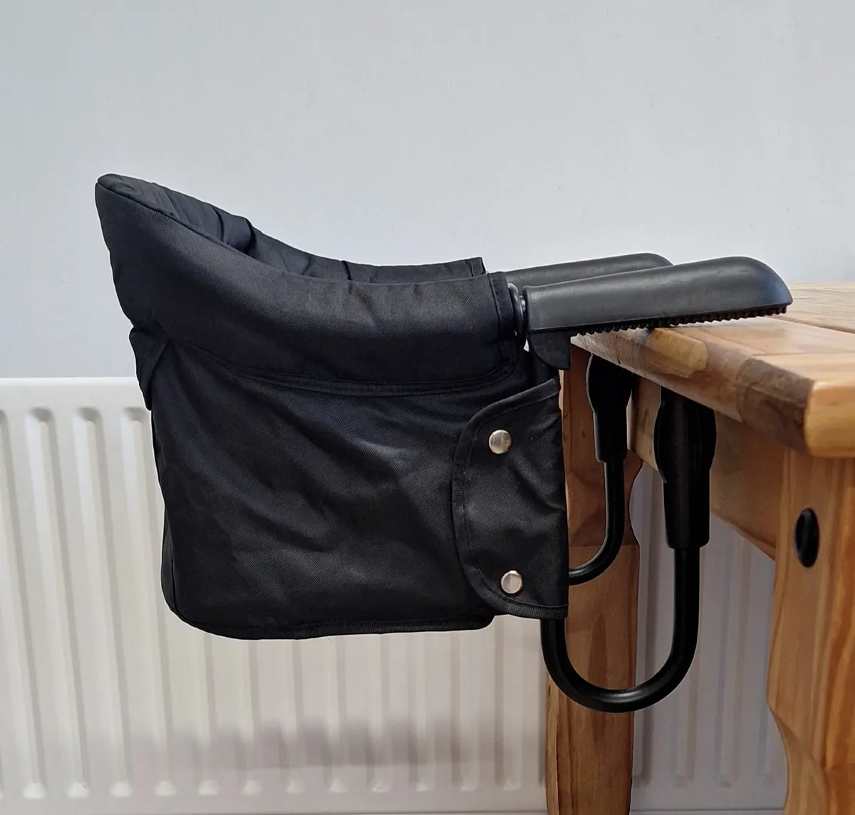 Portable baby feeding chair