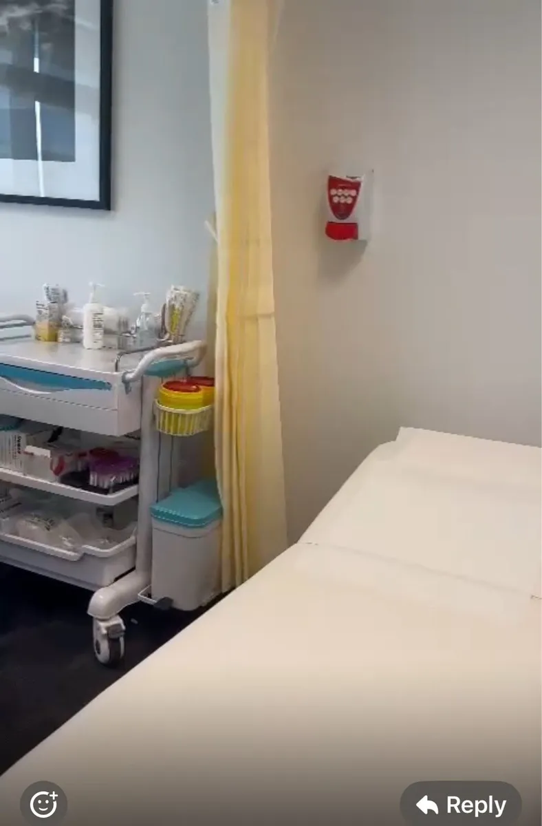 Examination bed - Image 2