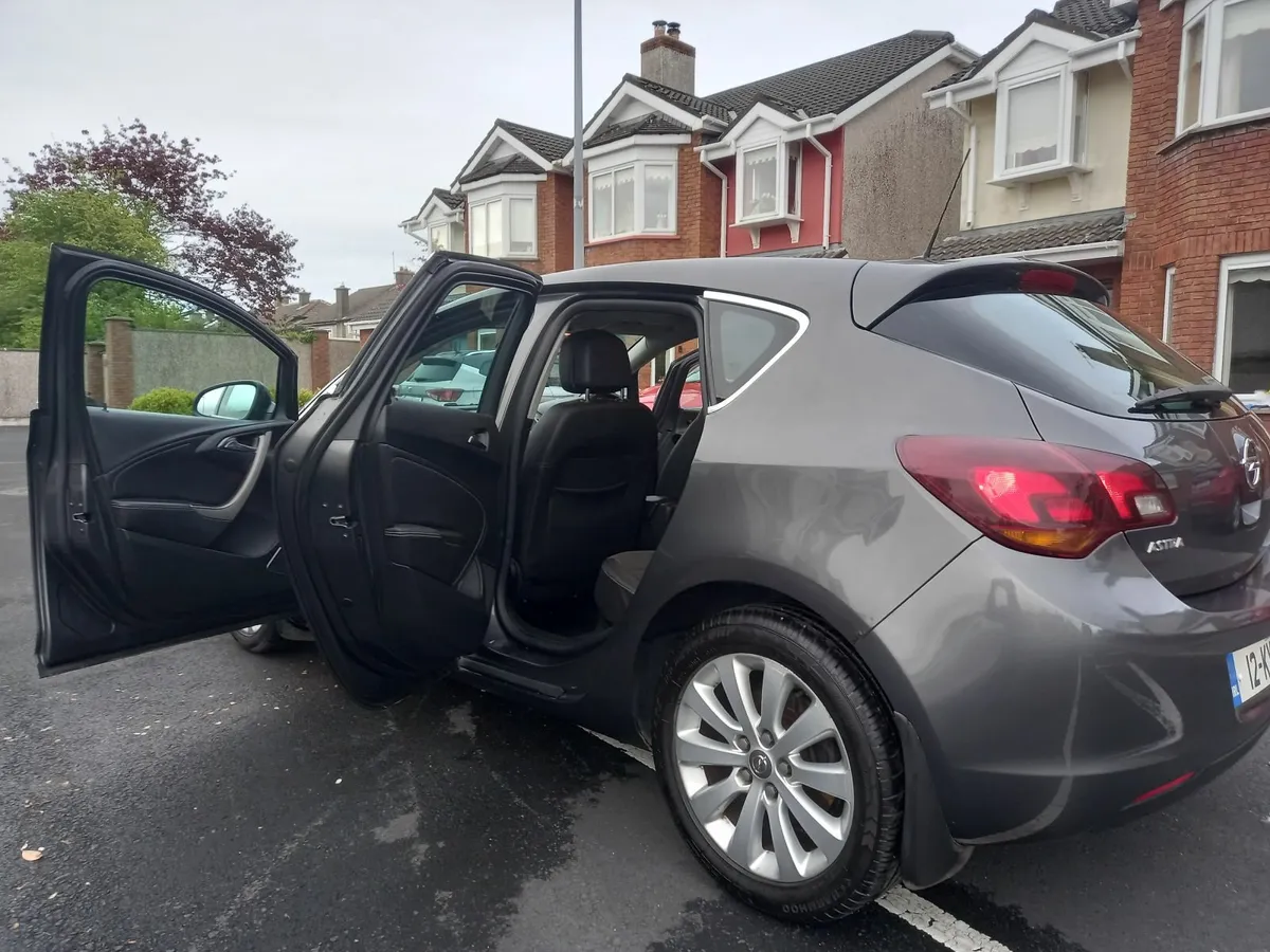 Opel Astra 2012 Diesel CDTI Half leather - Image 1