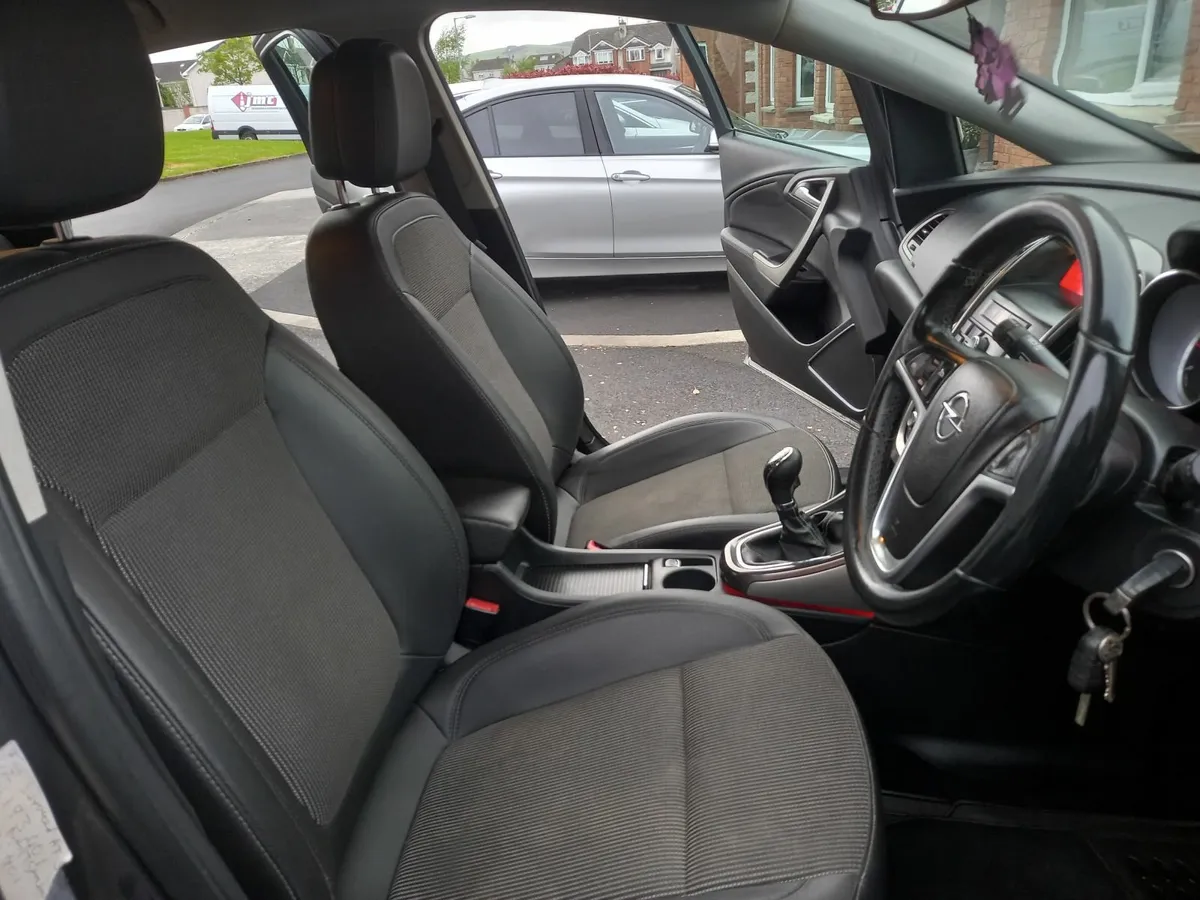 Opel Astra 2012 Diesel CDTI Half leather - Image 2