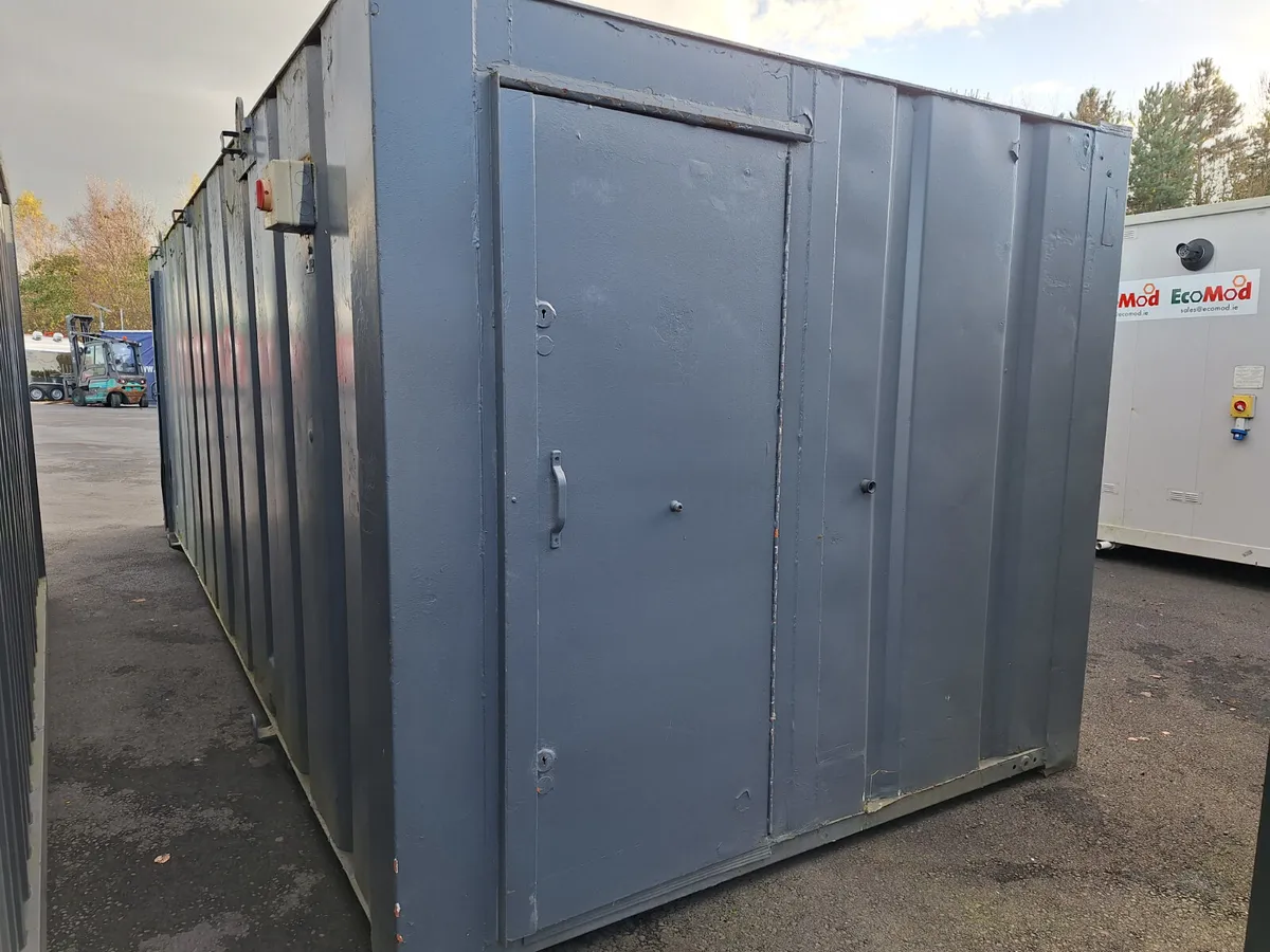 Approx: 24 x 9 Toilet Block Container For Auction - Image 4