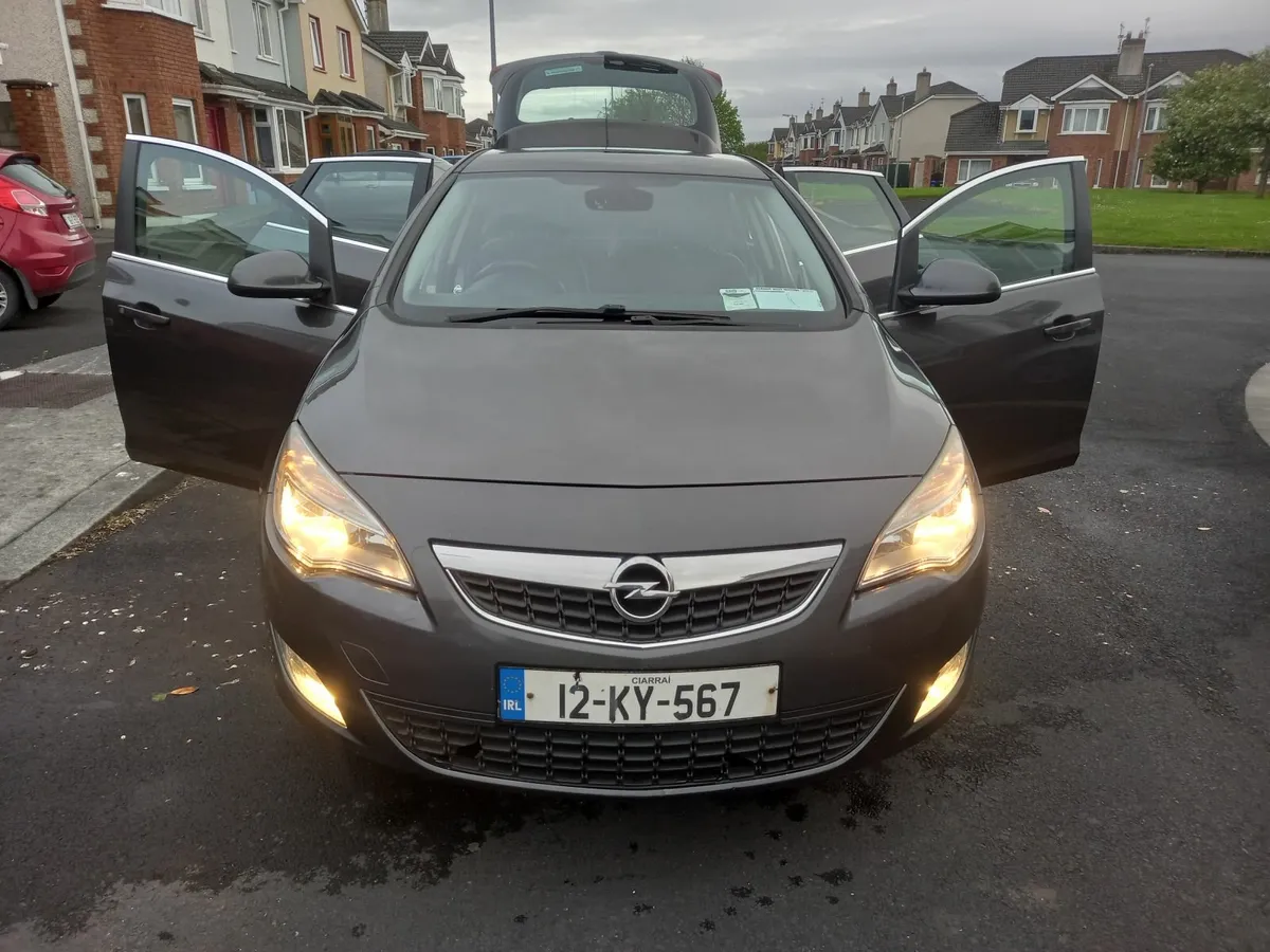 Opel Astra 2012 Diesel CDTI Half leather - Image 4