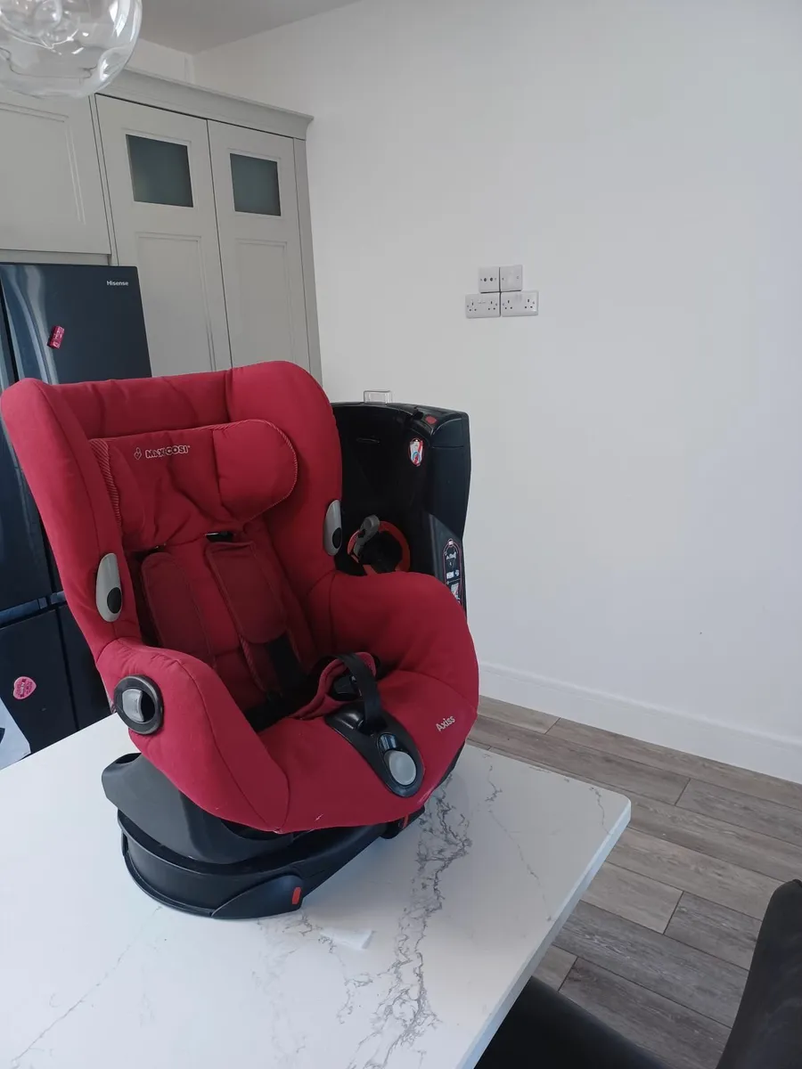 Childs car seat. - Image 4