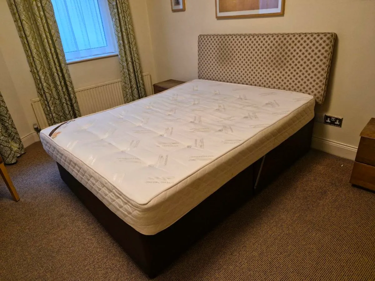 Divane Bases, Headboard and mattress - Image 1