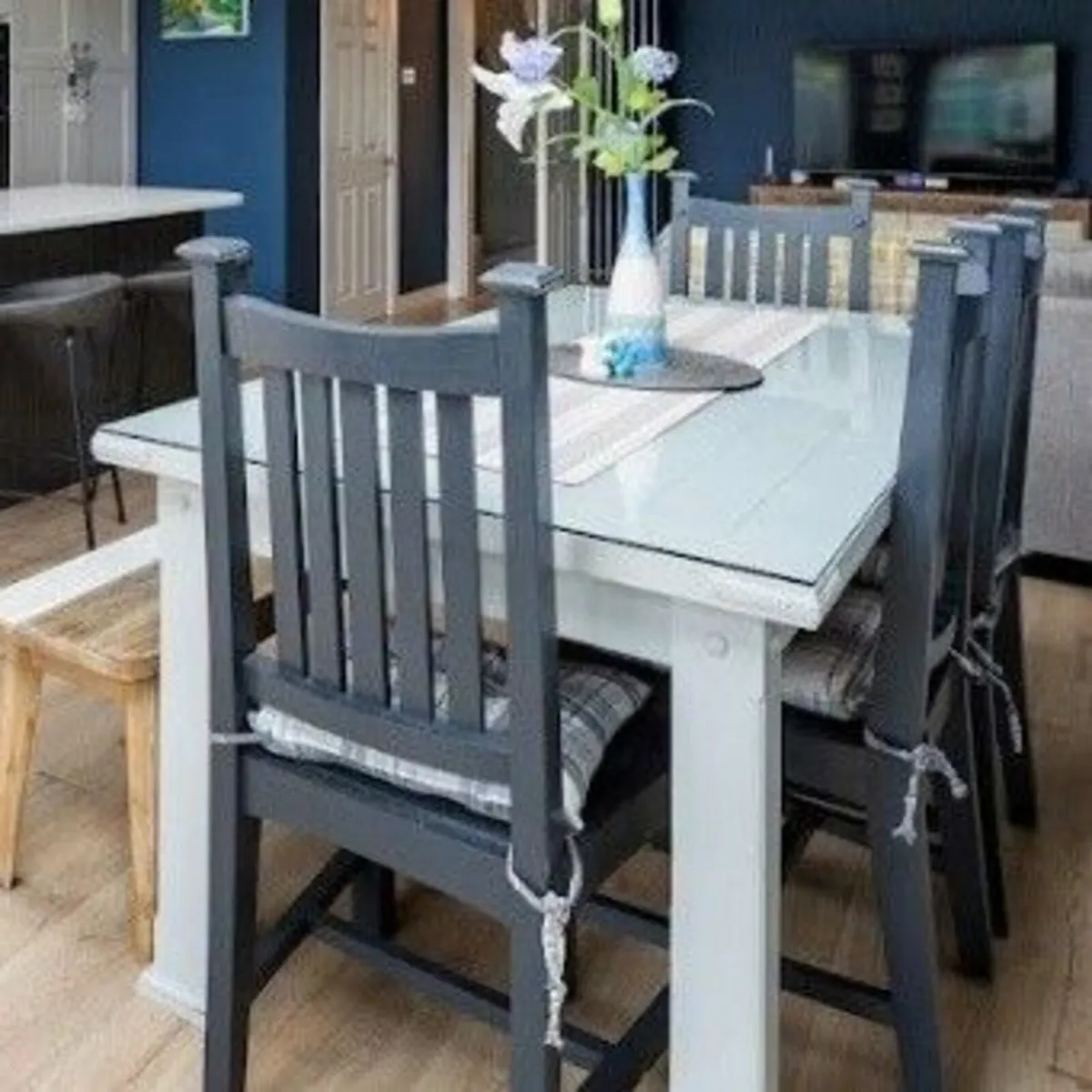 Table & Chairs - Image 2