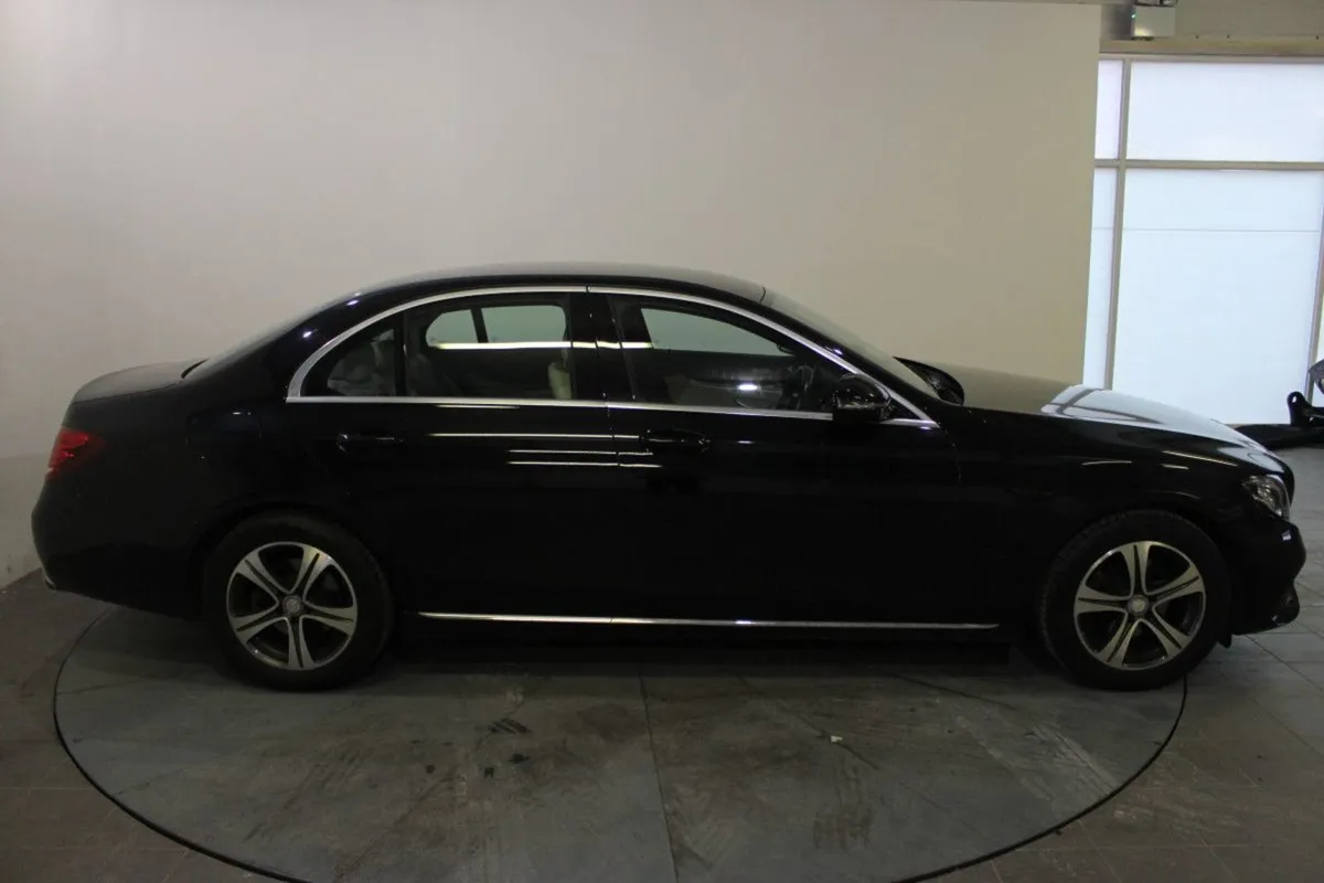 Mercedes-Benz E-Class E220d Avantgarde 4DR - Image 3