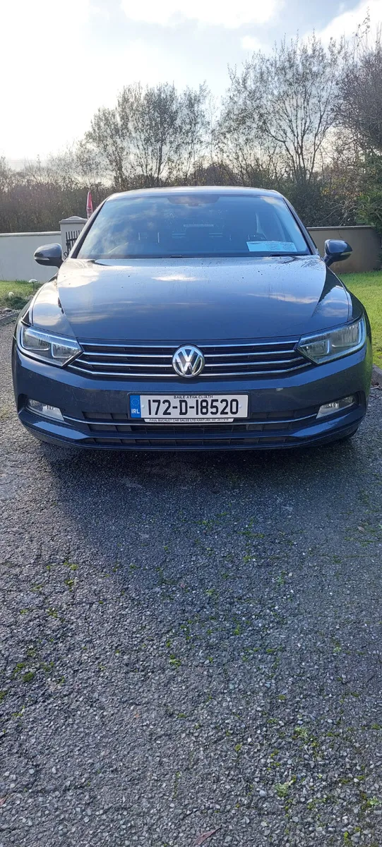 Volkswagen Passat 2017 - Image 2