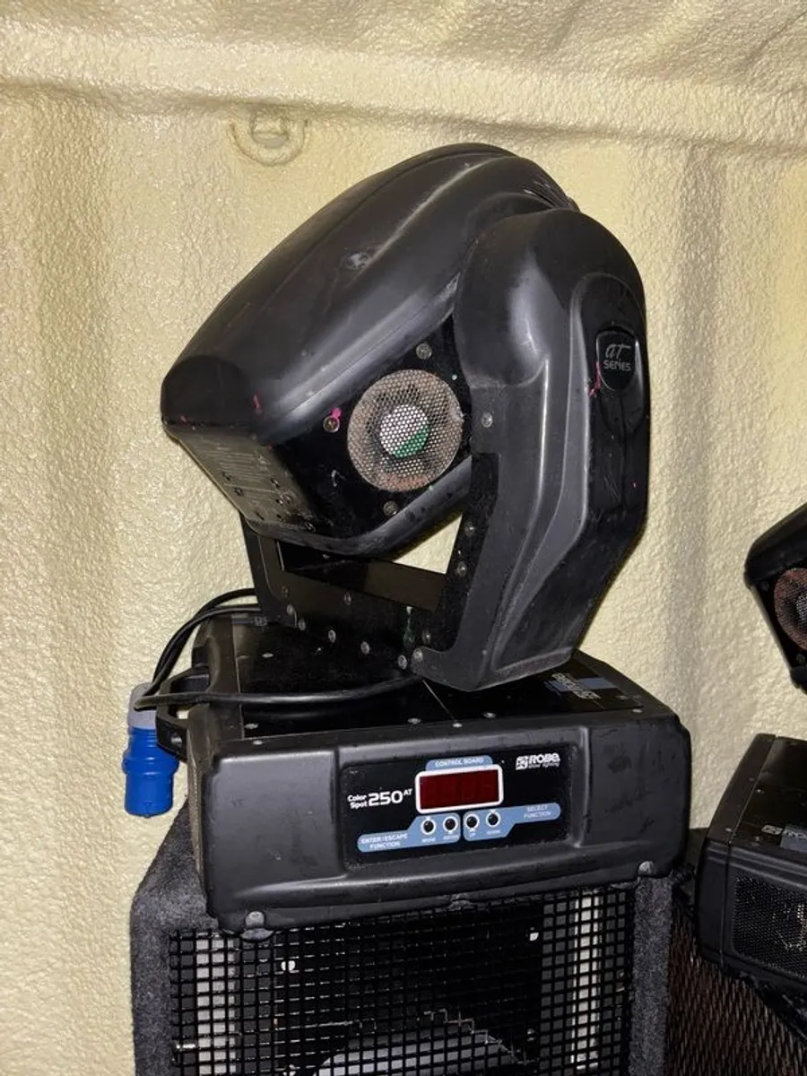 Robe 250 Moving Heads - Image 1