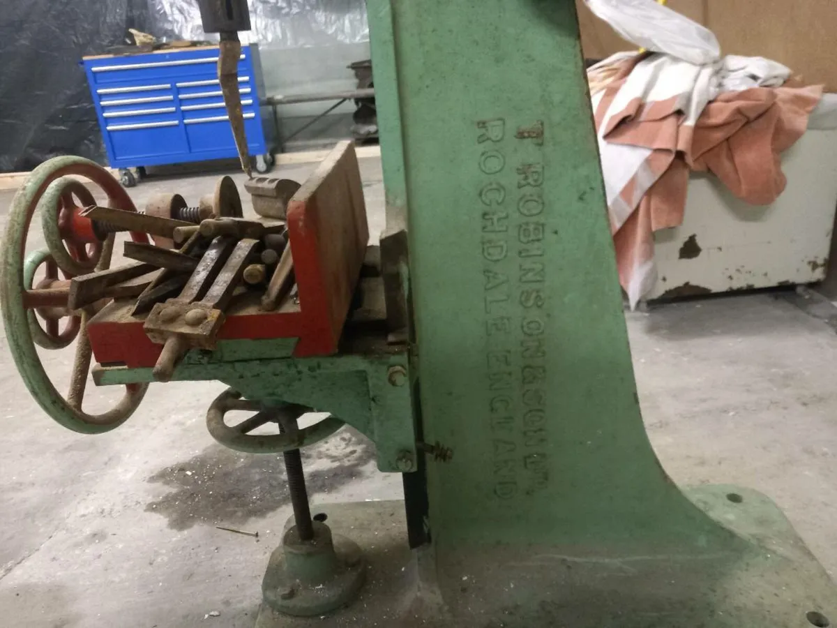 Vintage carpenters  mortising machine - Image 4