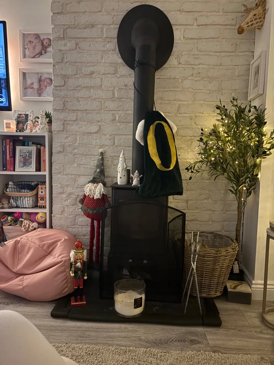 Firearm Stove plus chimney etc - Image 1