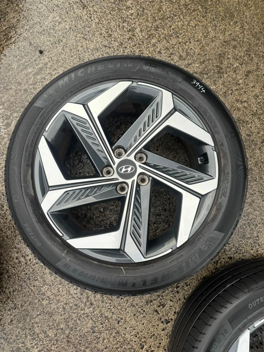 HYUNDAI TUCSON 19" ALLOY WHEELS - Image 1