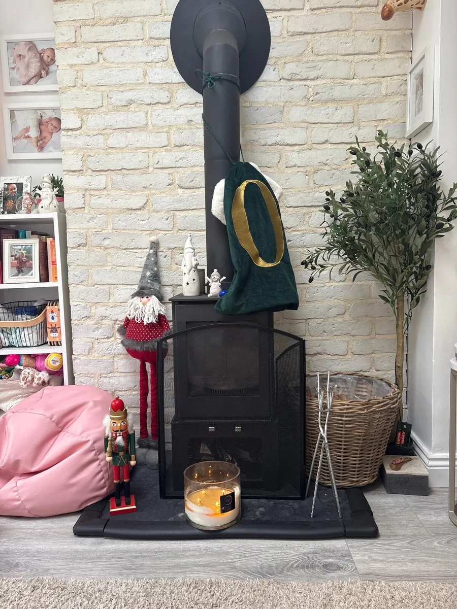 Firearm Stove plus chimney etc - Image 2