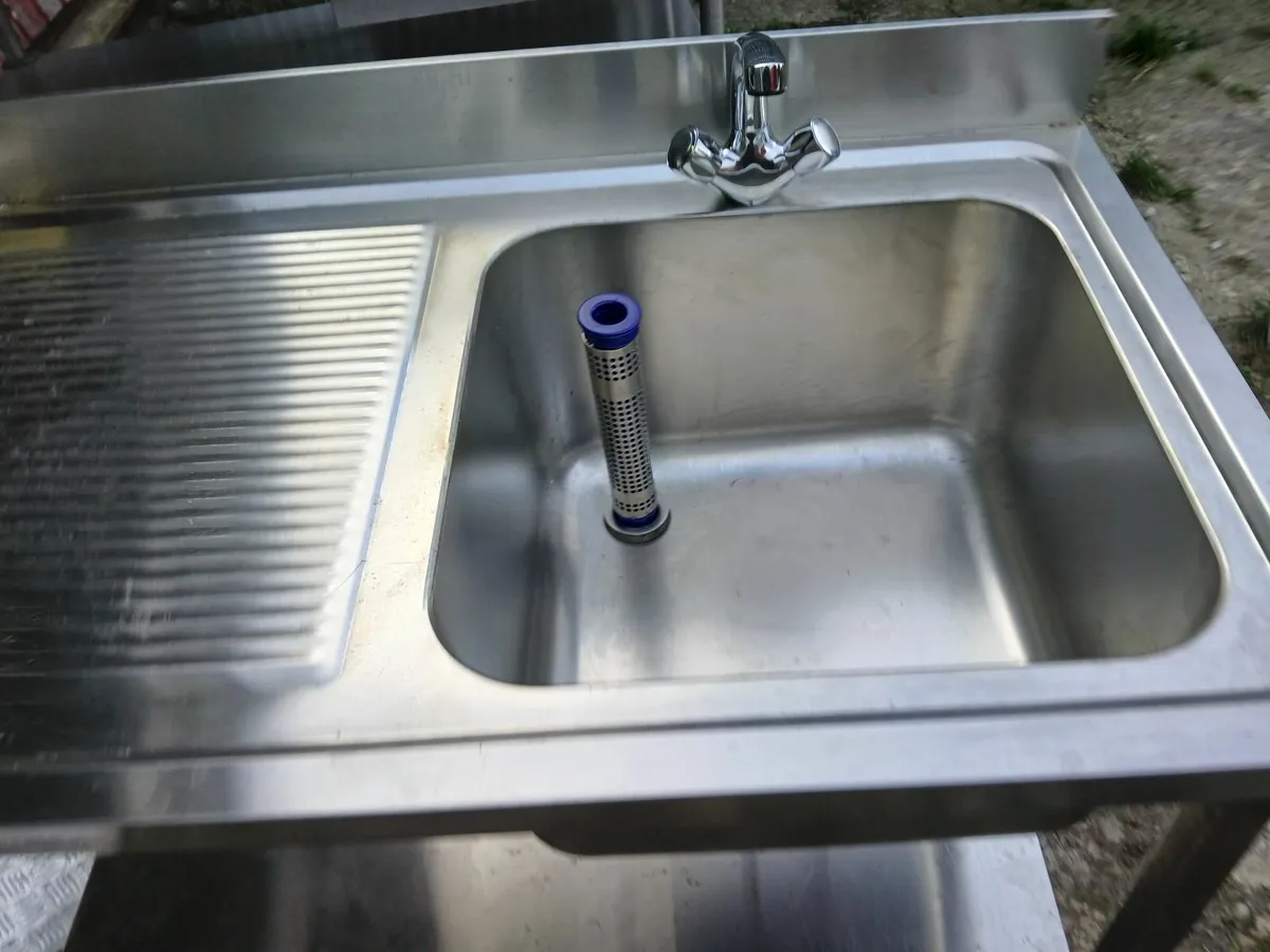 Staneless steel cabbinet sink/& table ...del - Image 1