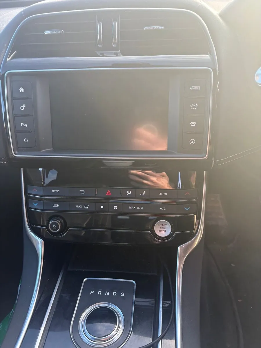 Jaguar xe automatic - Image 4