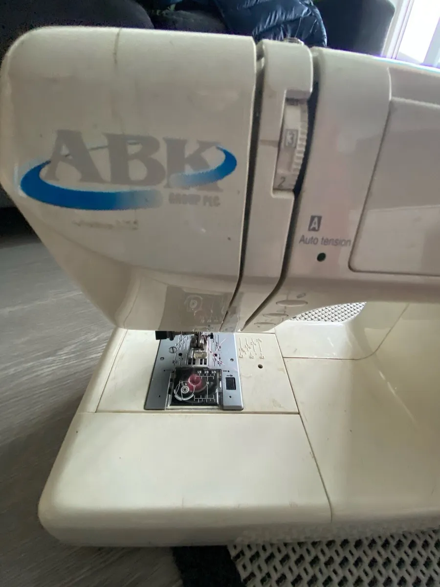 Sewing machine - Image 3