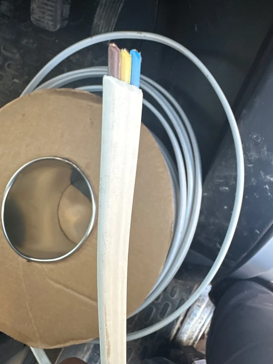 2.5mm² T&E Electric Cable – Approx. 95m - Image 1