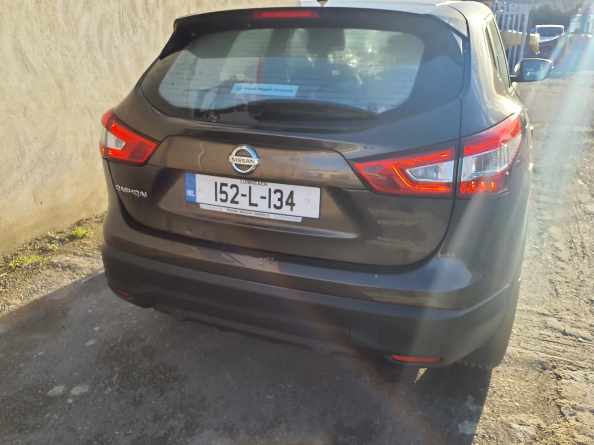 Nissan Qashqai 2015 with very light damage, - Image 2