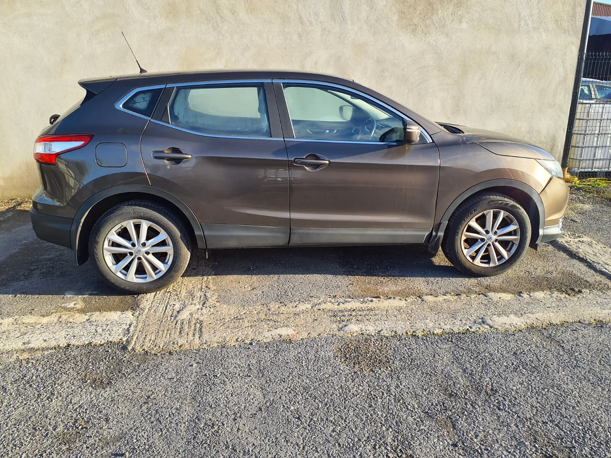 Nissan Qashqai 2015 with very light damage, - Image 3