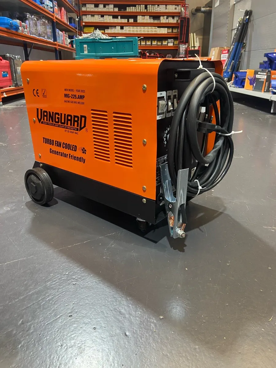 225 amp MIG welder gas and gasless free delivery - Image 1