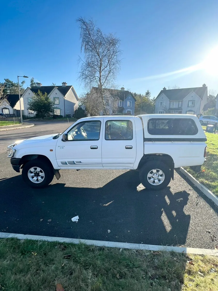 Toyota Hilux Crew Cab - Image 1