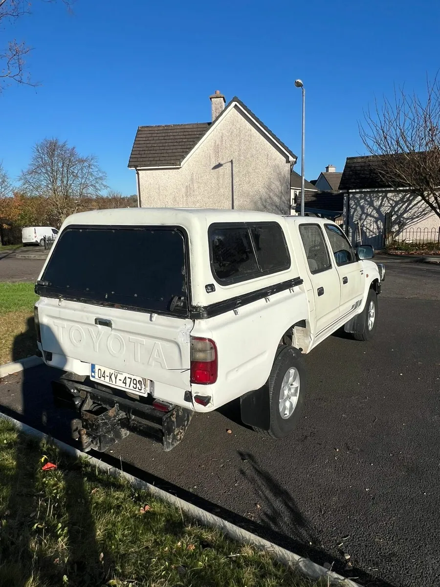 Toyota Hilux Crew Cab - Image 3
