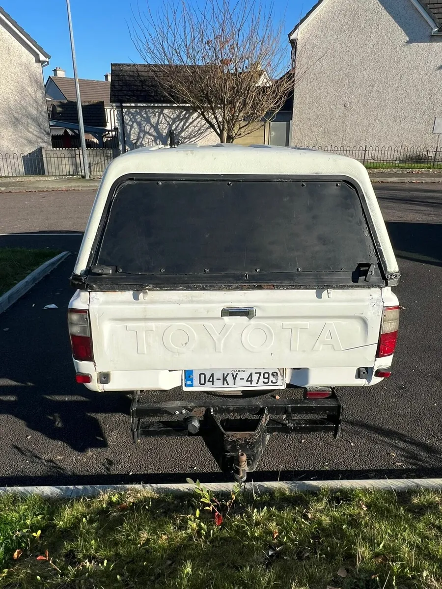 Toyota Hilux Crew Cab - Image 4