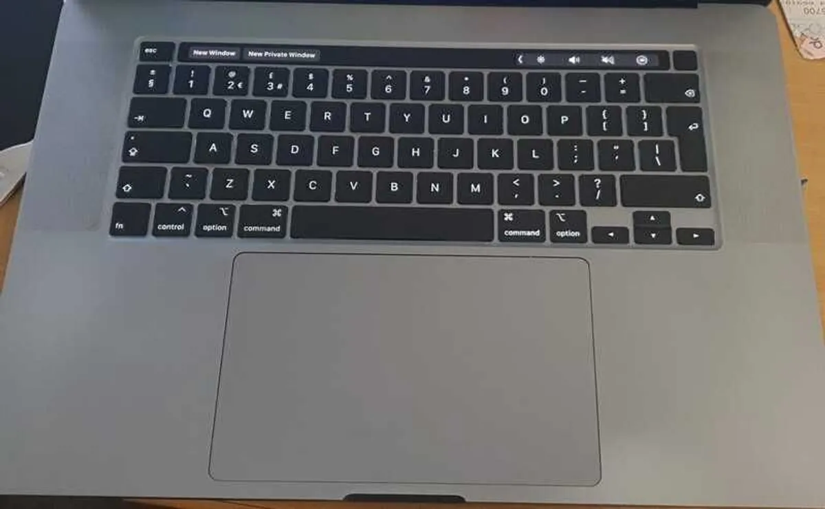 MacBook Pro 16-inch (2019) | Intel Core i9 | 32GB RAM | 1TB SSD | Intel UHD Graphics | Excellent Condition - Image 4