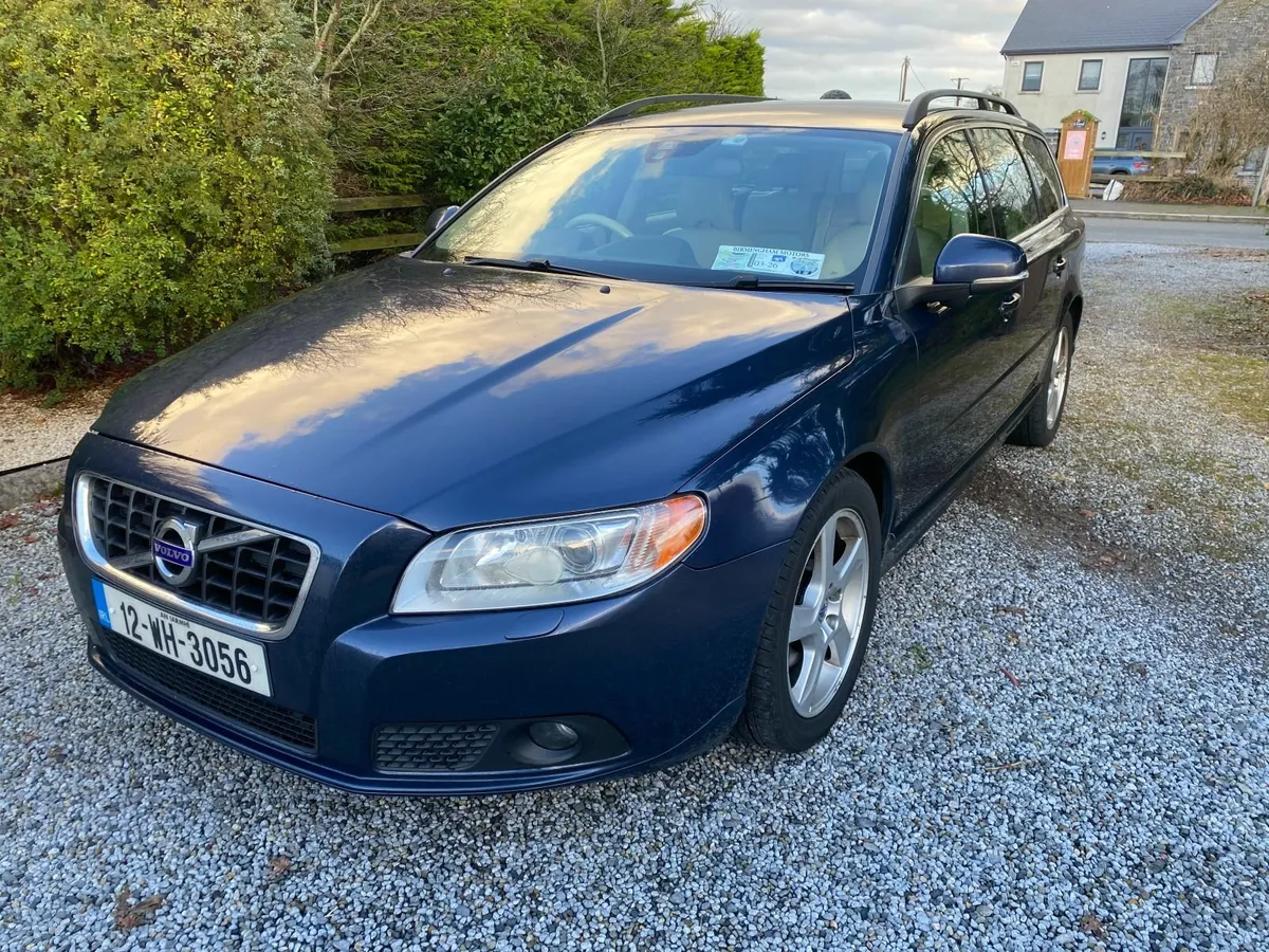 Volvo V70 2012 - Image 2