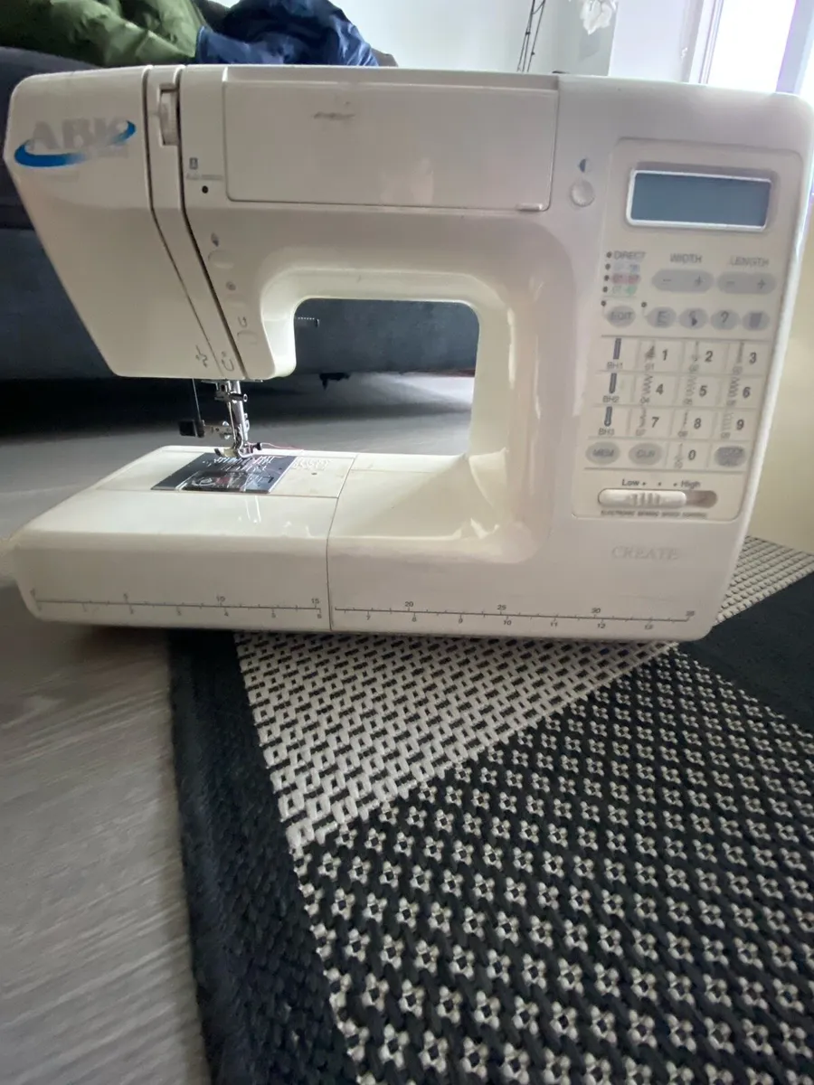 Sewing machine - Image 4