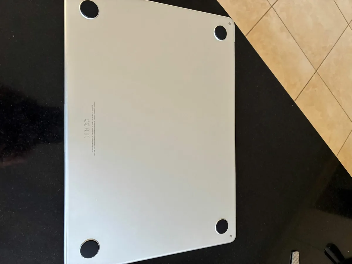 Apple MacBook Air - Image 3