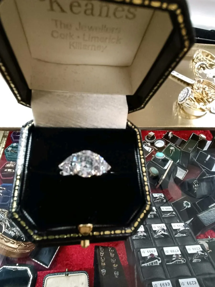 9k White Gold and Cubic Zirconia 3 Stones Ring - Image 2