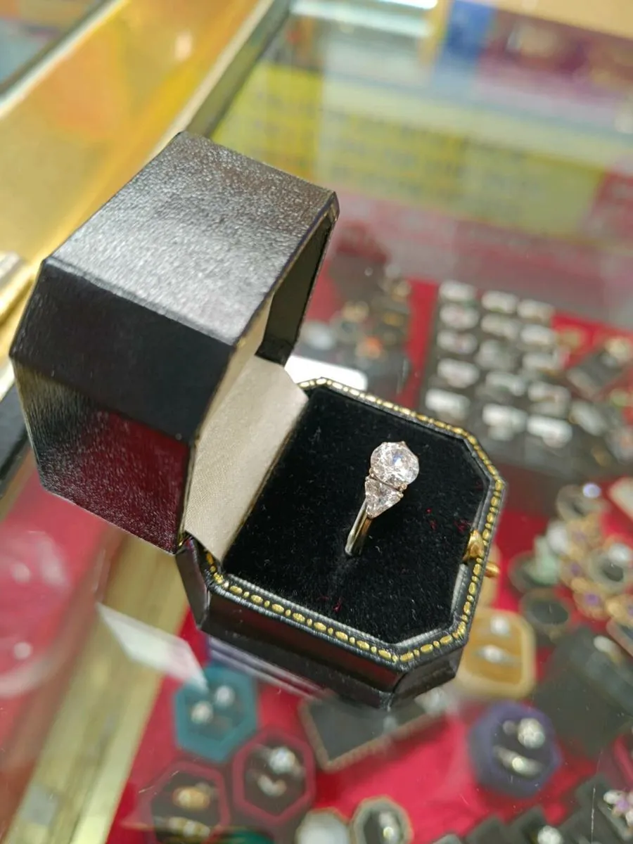 9k White Gold and Cubic Zirconia 3 Stones Ring - Image 3