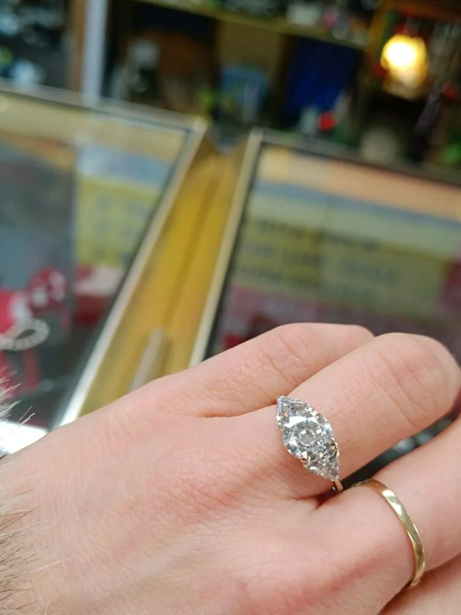 9k White Gold and Cubic Zirconia 3 Stones Ring - Image 4