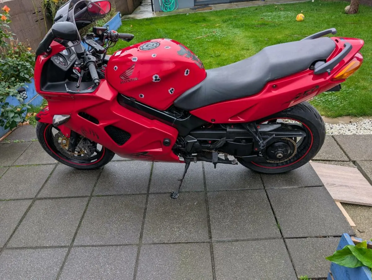 Honda VFR 800 - Image 4
