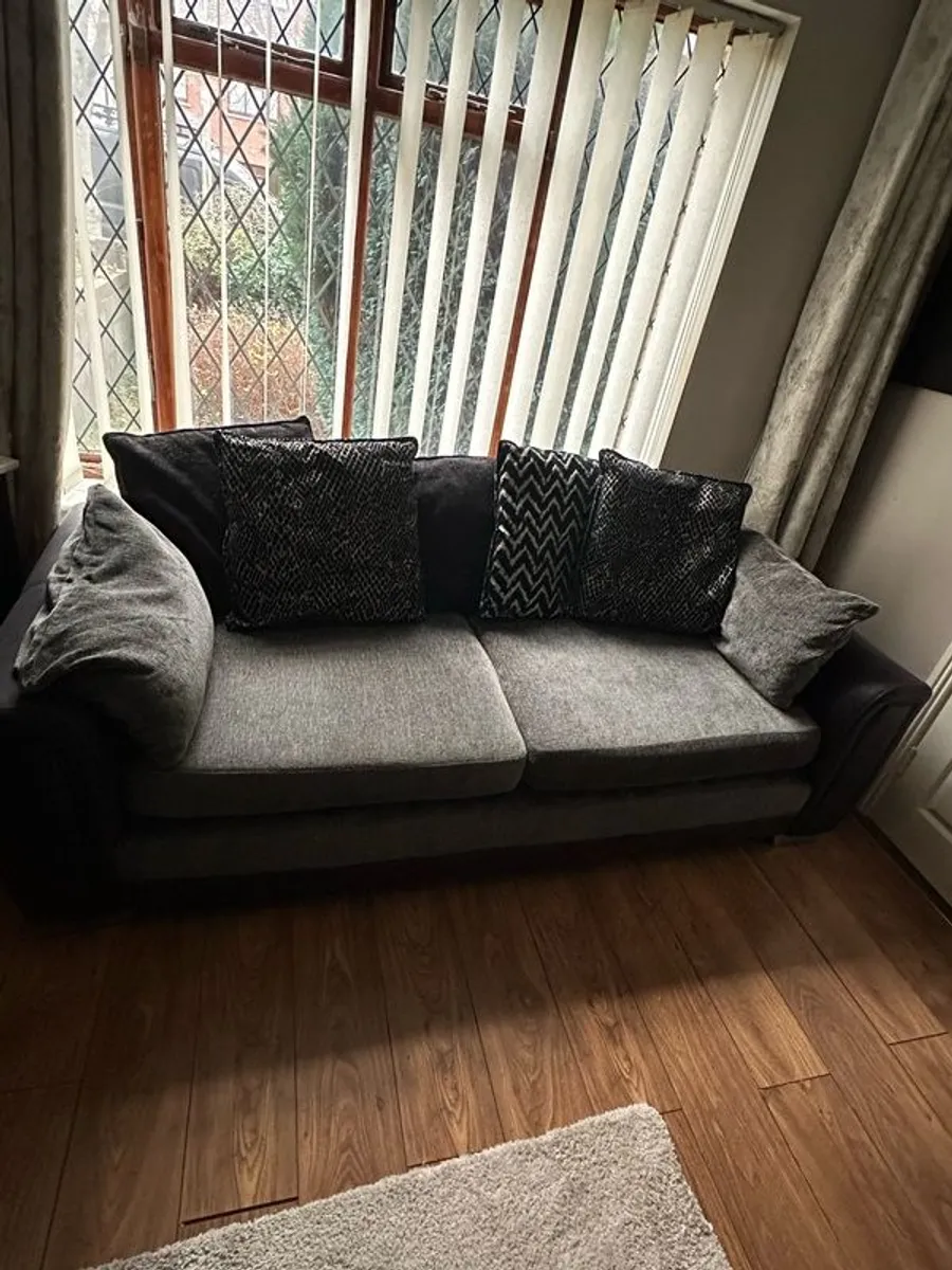 4 seater sofa with cushion back