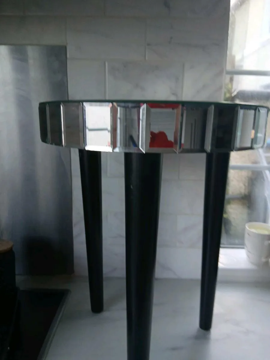 Mirrored side table - Image 1