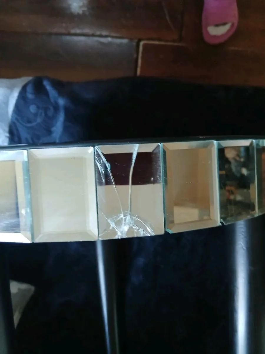 Mirrored side table - Image 4