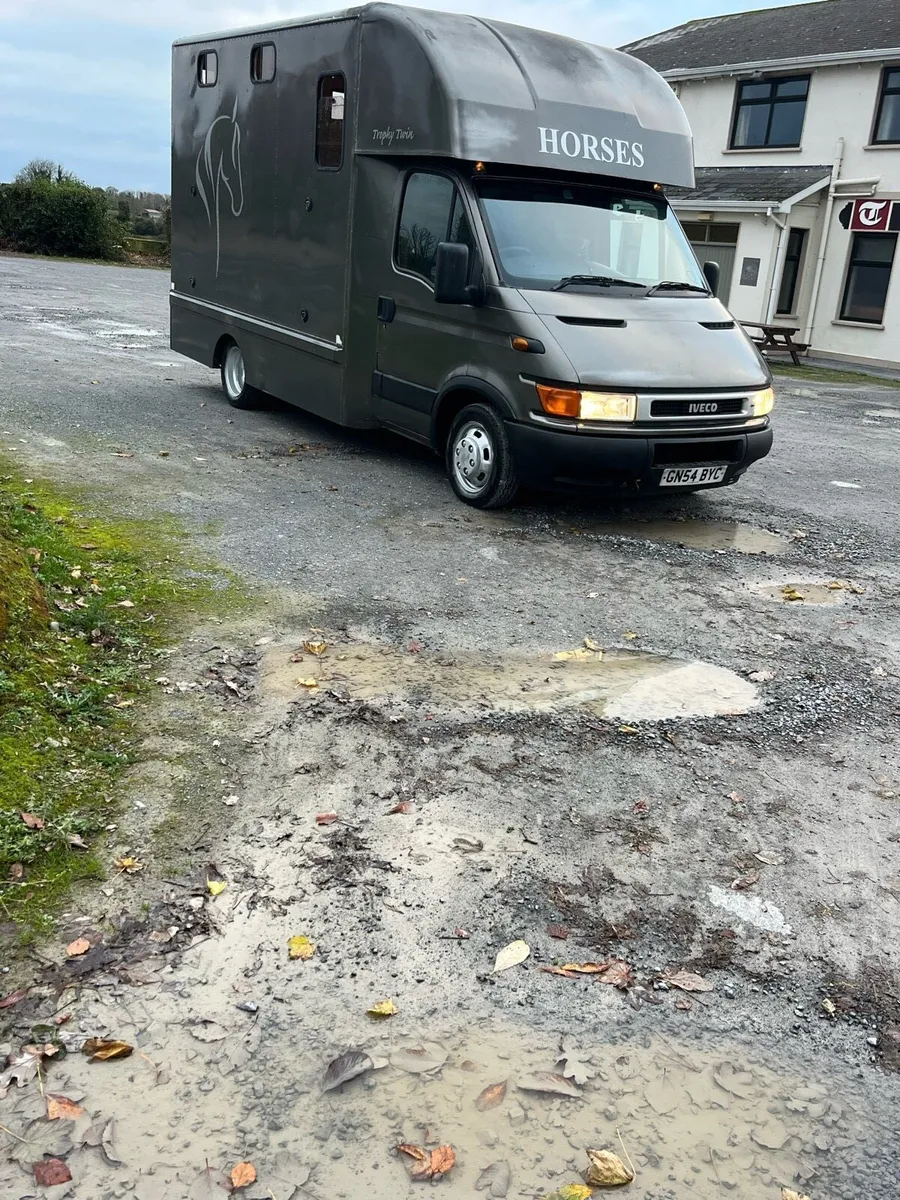 Horse lorry just 56,000 miles full service history - Image 2