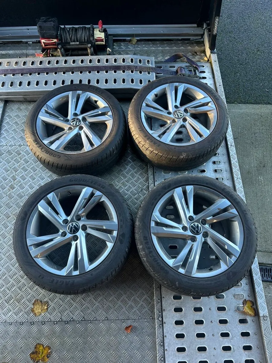 Genuine Volkswagen Golf 17” R Line Alloys - Image 1