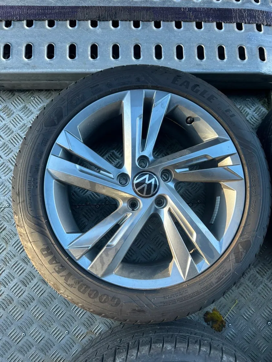 Genuine Volkswagen Golf 17” R Line Alloys - Image 2